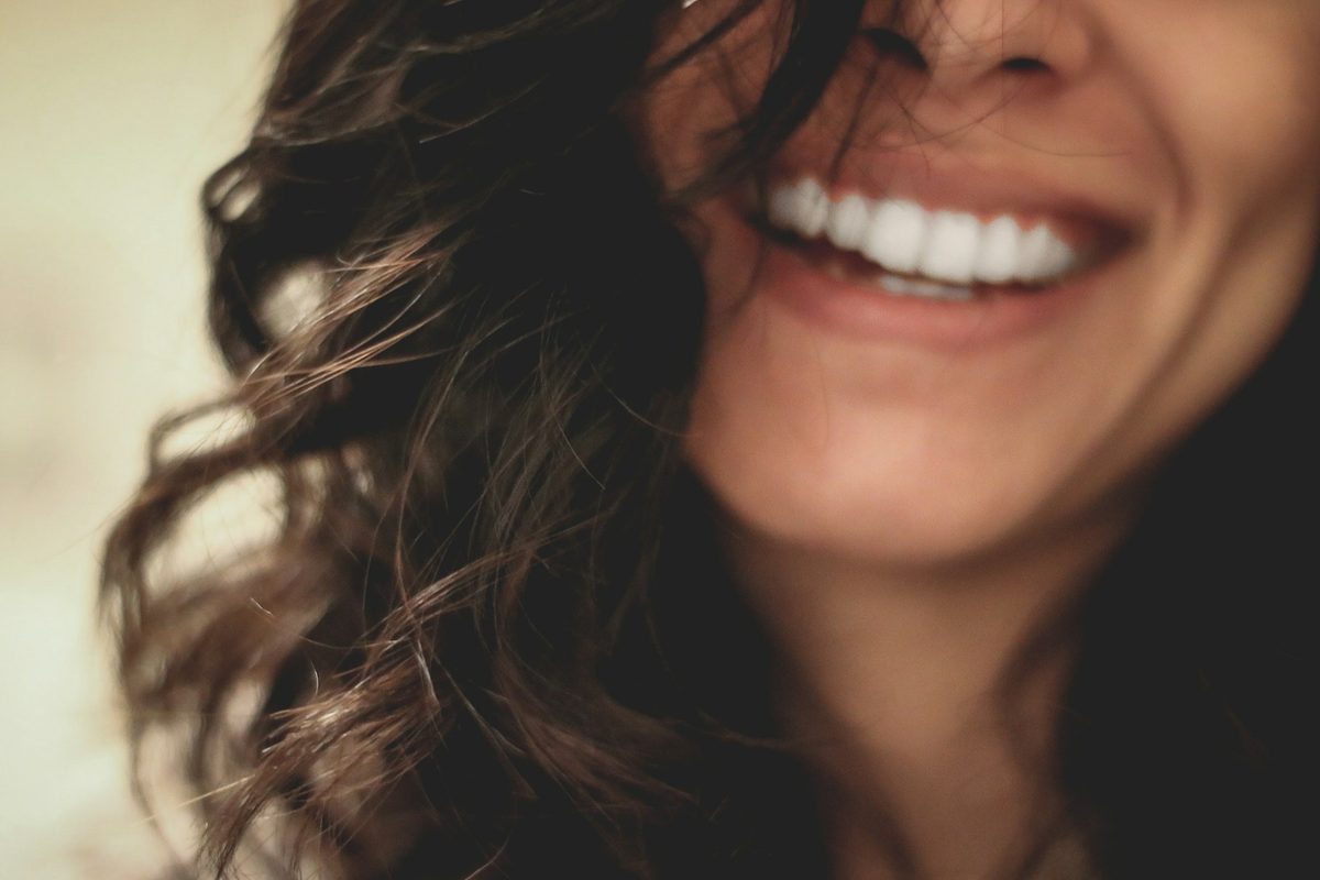 Sorriso harmonioso e natural, resultado buscado com lentes de contato dental